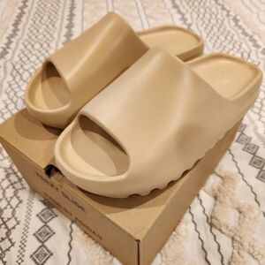 YEEZY Slides Brand New Size 9